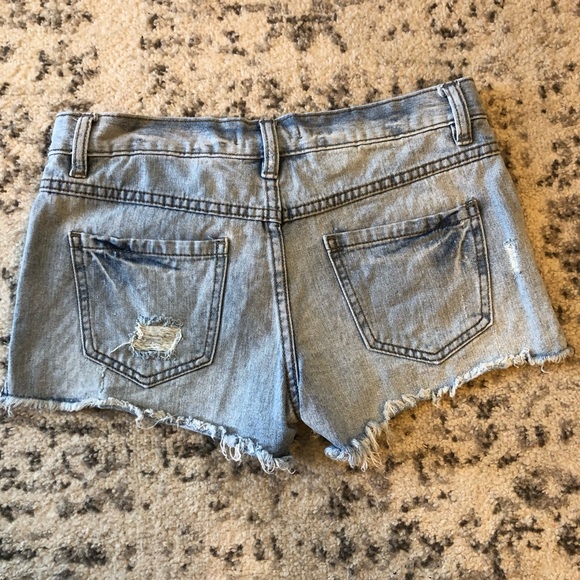 Free People Raw Edge Denim Distressed Cut-off Shorts Size 24 - Picture 3 of 15